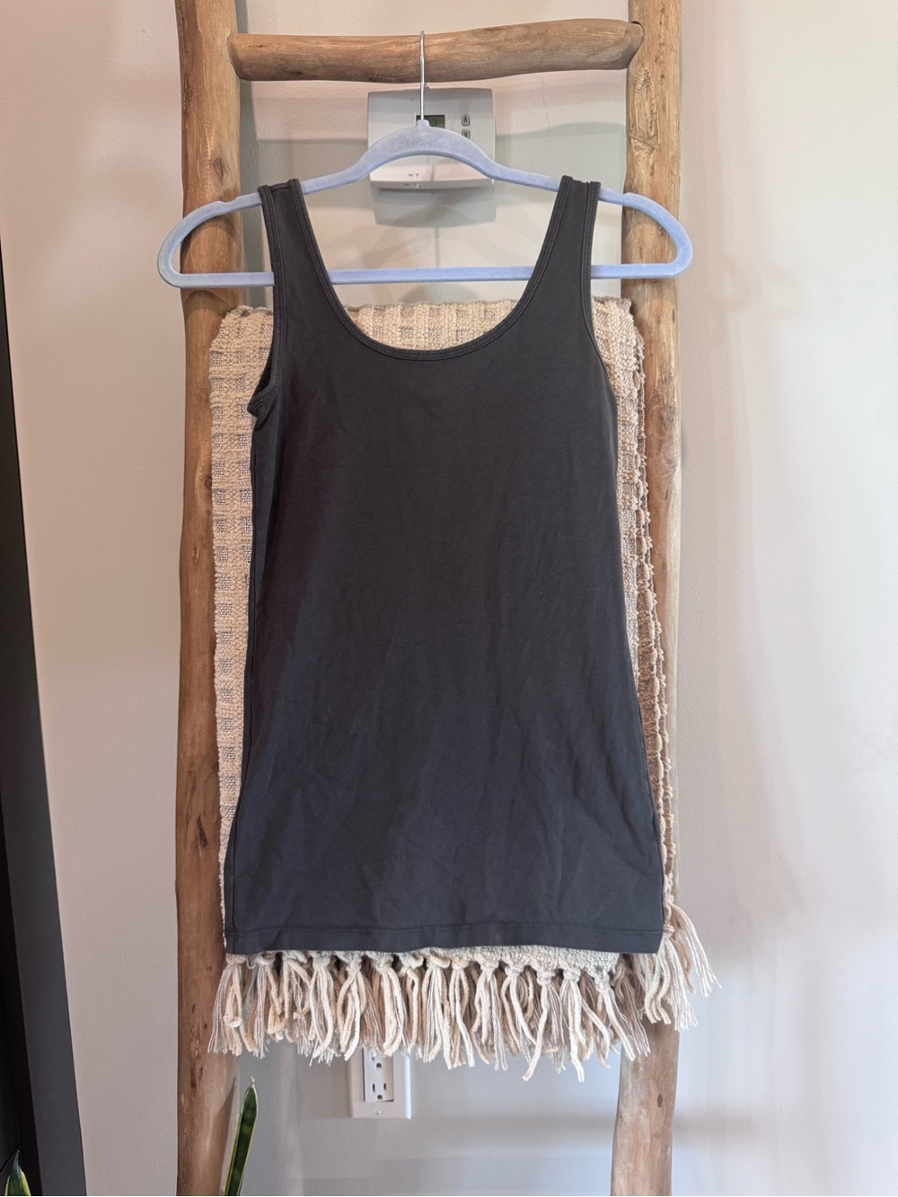 ✨ Maurices Dark Gray Full-Length Tank Top – XS ✨